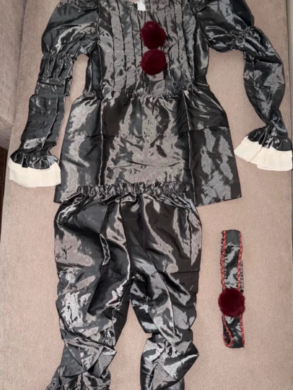 New Pennywise Costume measures 4 ft 11 in